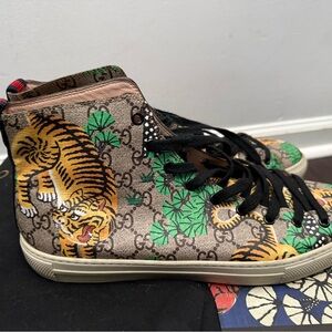 Gucci mens Sneakers with Tiger and Green Leaf Design